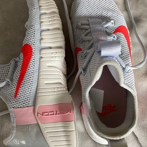 Nike free metcon 7.5 baby blue and pink